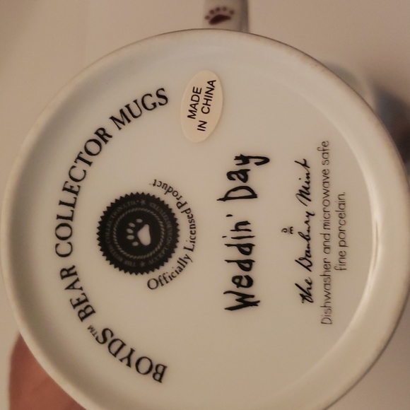 Five Boyd's Bear Mugs includes (5) - Picture 11 of 12